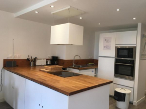 Appartement Rénové au Centre de la Station avec Balcon, Près des Pistes et Commerces - FR-1-346-400